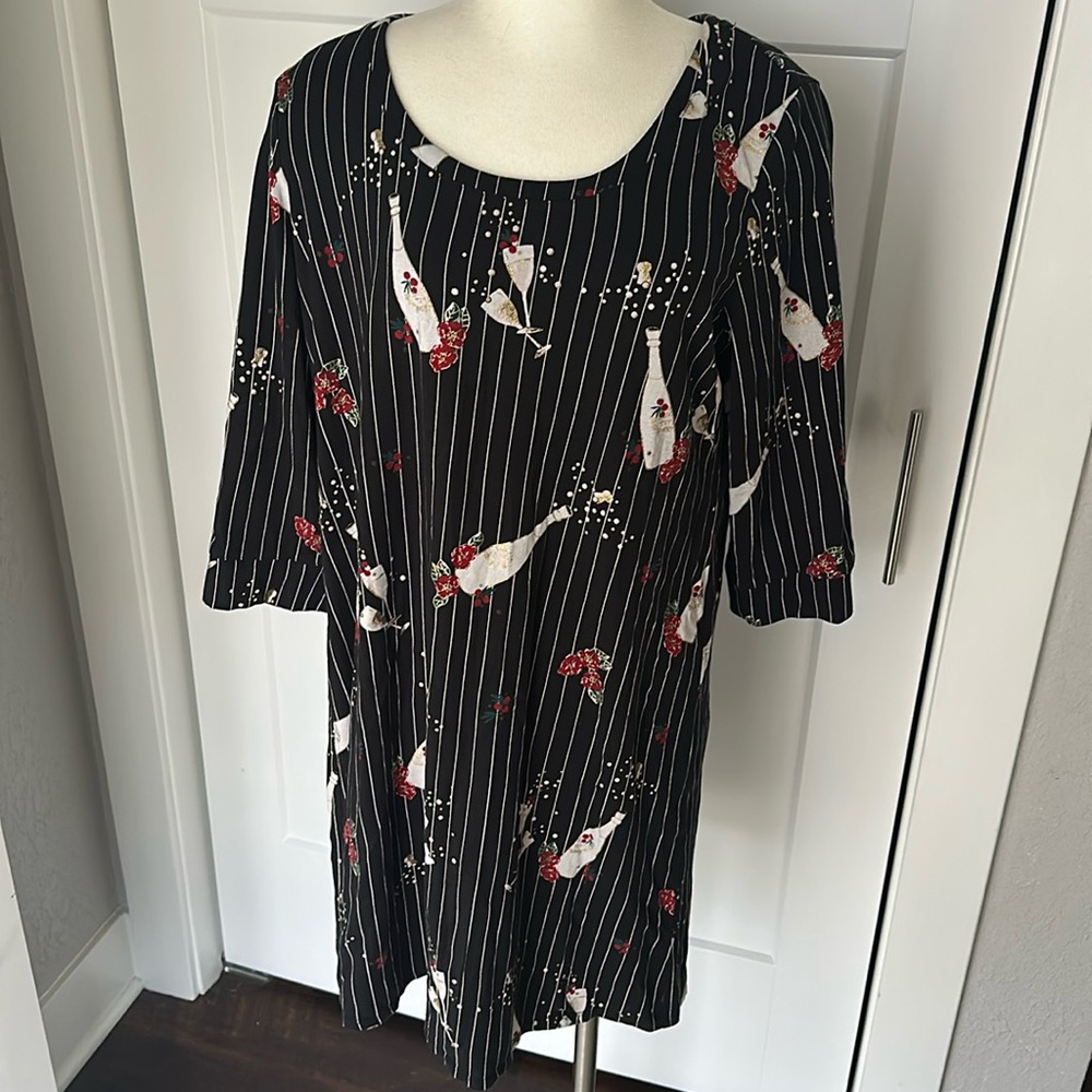 Soma Black Red Shift Dress 3/4 Sleeves Floral Striped Bubbly Scoop Neck